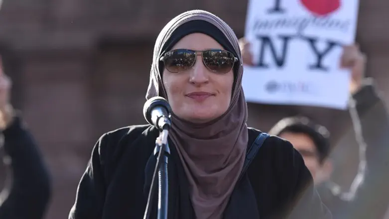 Linda Sarsour calls for US Muslim jihad againist assimilating 