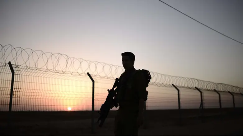 Солдат ЦАХАЛ на границе с сектором Газы