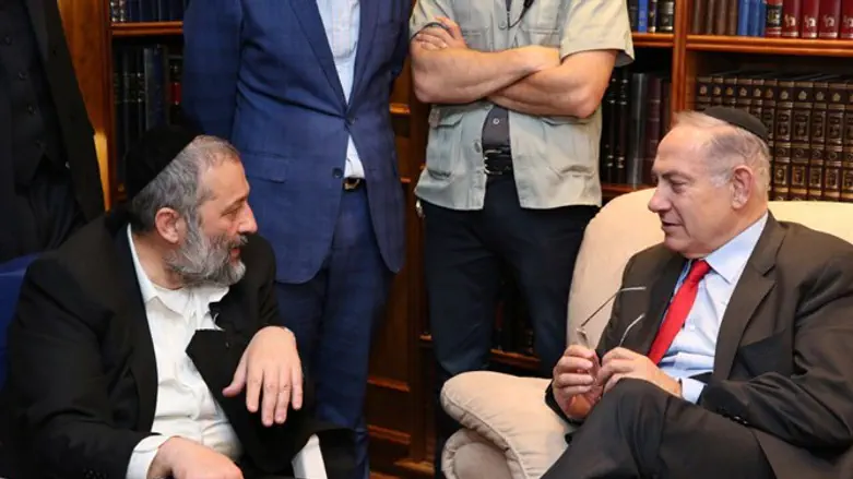 Netanyahu and Deri during shiva call