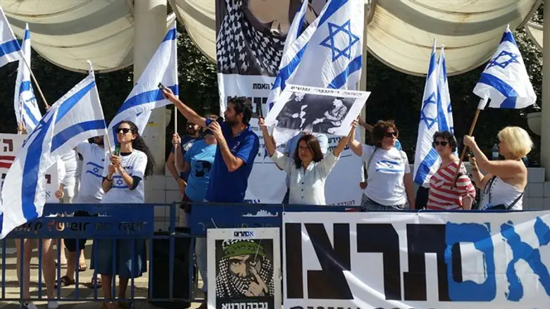 Im Tirtzu activists at Hebrew U