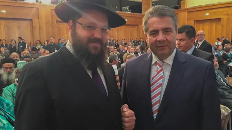 הרב יהודה טייכטל עם שר החוץ הגרמני