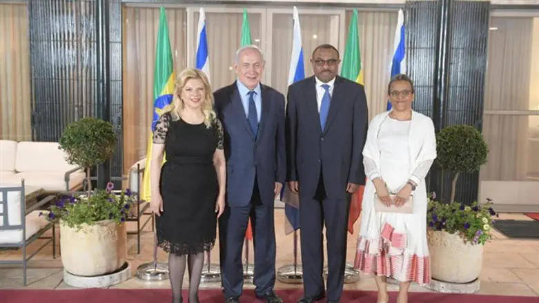 Binyamin and Sara Netanyahu with Hailemariam Desalegn and Roman Tesfaye.