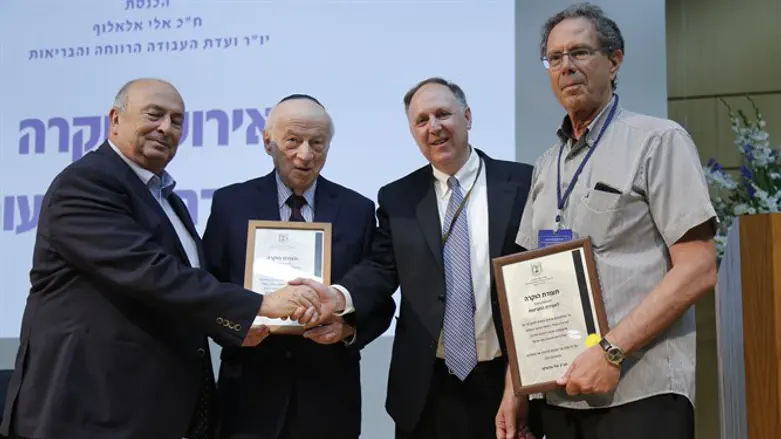 MK Eli Alaluf awards Claims Conference management an official certificate of appreciation