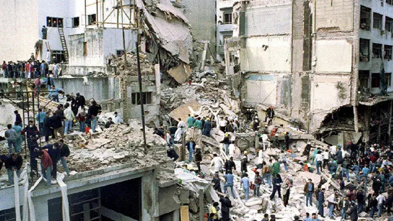 Еврейский центр в Буэнос-Айресе после теракта 1994 года