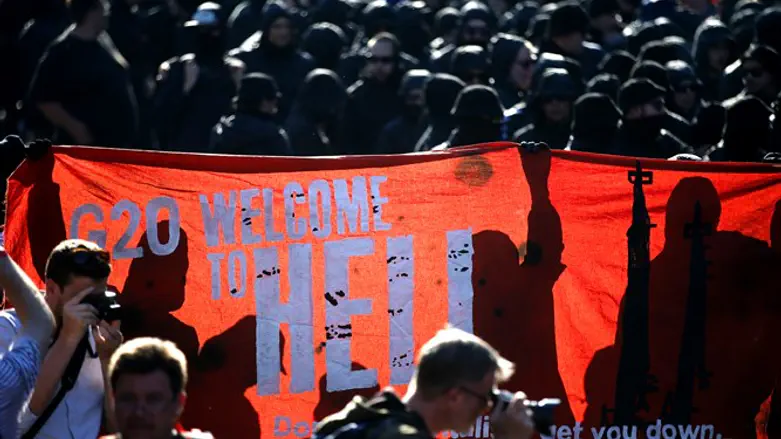 'Welcome to hell' protest
