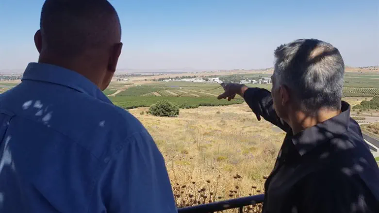 Yair Lapid visits the Golan