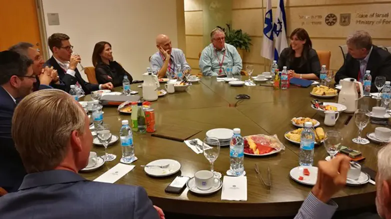 Hotovely with delegation