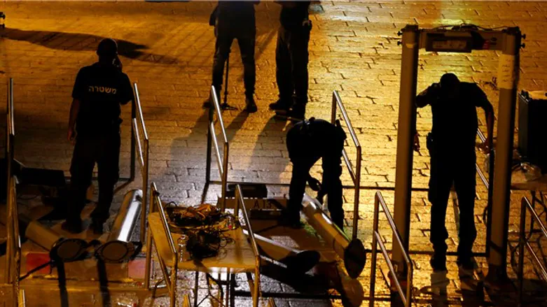Dismantling of Temple Mount metal detectors