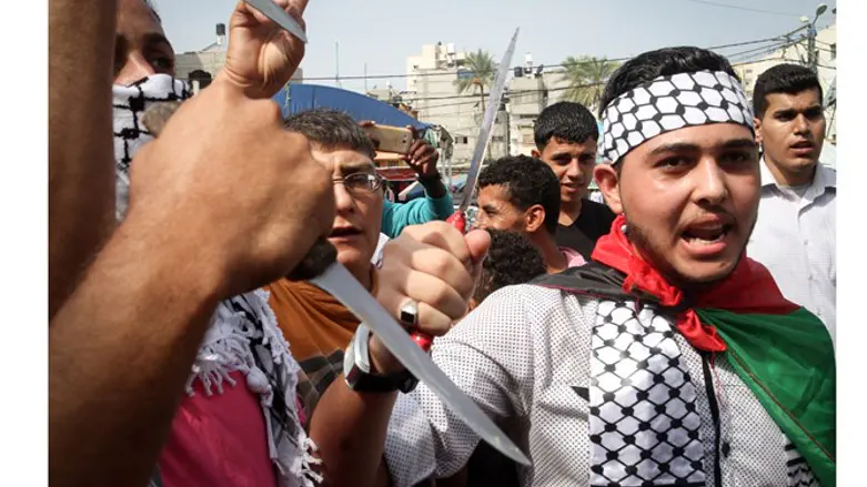 Марш в Газе за поддержку ножевых атак