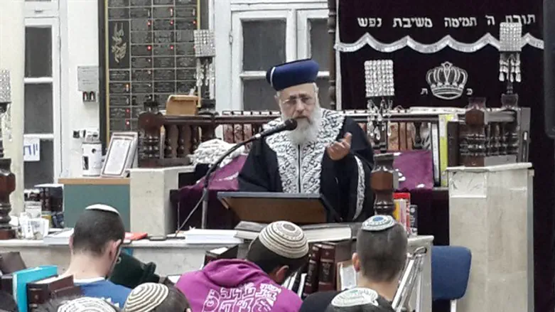 Rabbi Yitzchak Yosef addresses Shirat Moshe students