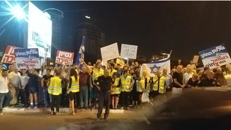 Protesters in Petah Tikva