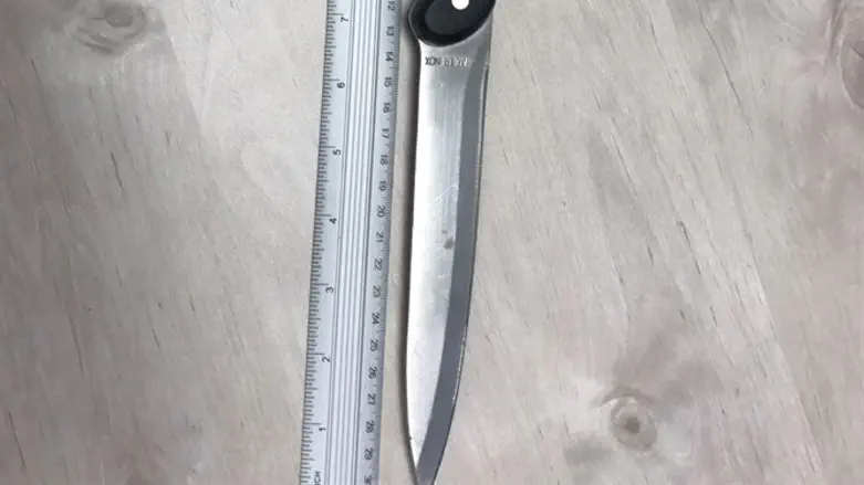 Knife smuggled by Arab suspect