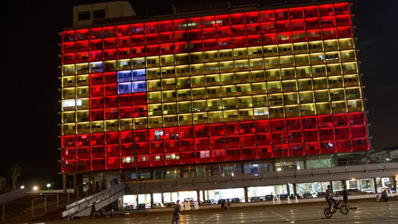 Tel Aviv municipality building lit to depict Spanish flag