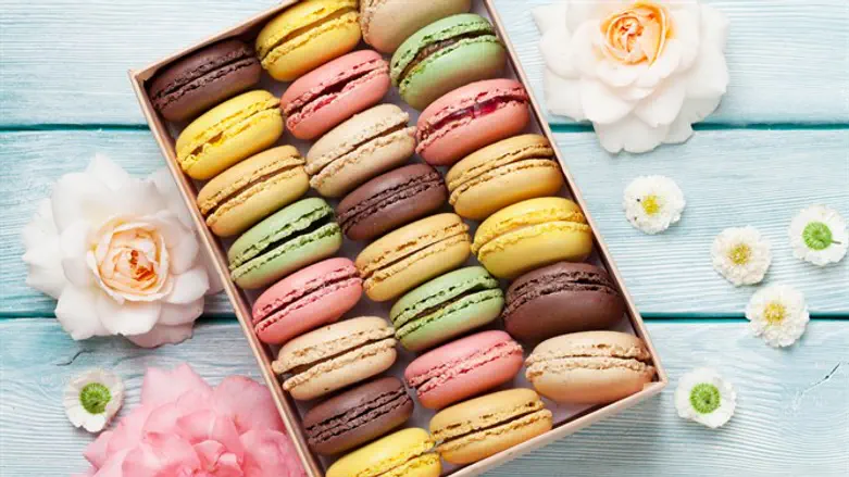 Colorful macaroons in package