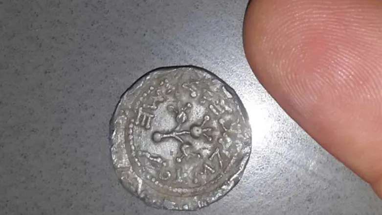 Half-shekel piece found near Neve Tzuf