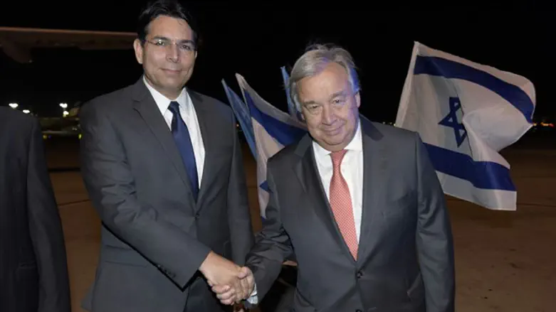 Danny Danon (l) greets António Guterres (r) in Israel 