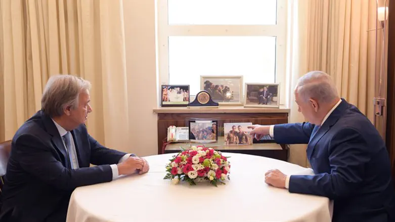 Netanyahu (R) and Guterres