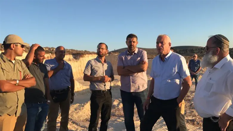 Minister Uri Ariel visits Amichai