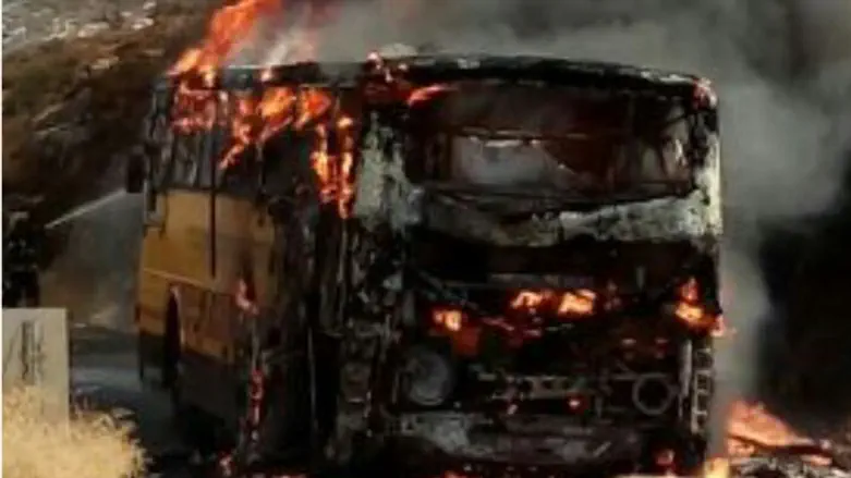 אחד מהאוטובוסים שנשרפו