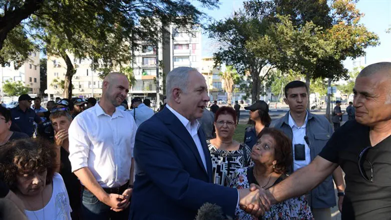 Netanyahu visits southern Tel Aviv (archive)