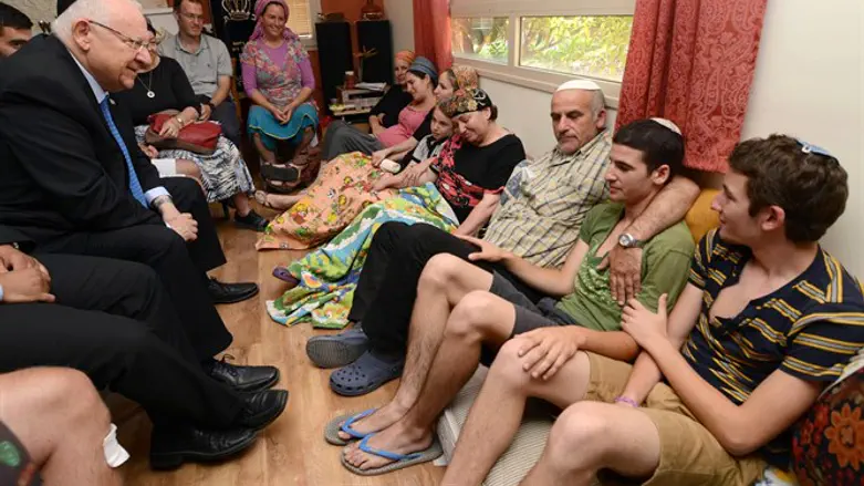 President Rivlin pays a condolence visit to Rosenfeld family