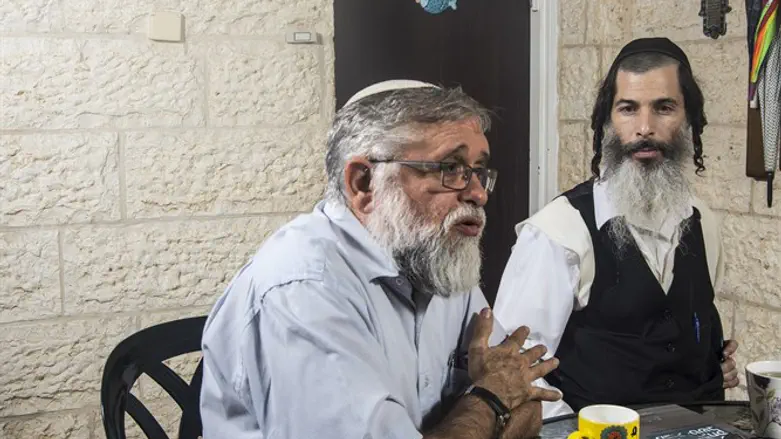 "אין מקצוע שהוא לא לדתיים. גם לנו מותר ליצור קולנוע". הרב מרדכי ורדי (משמאל) ואורי גרודר