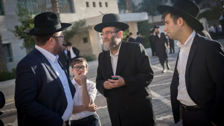 MK Moshe Gafni (center) 