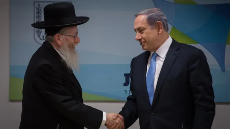 Yaakov Litzman (l), Binyamin Netanyahu (r)