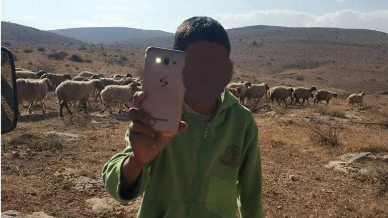 Arab shepherds surround Jewish town