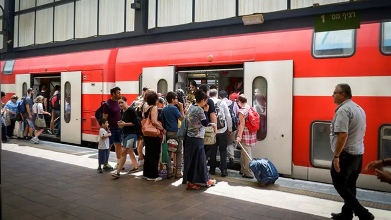 Passengers boarding train (illustrative)