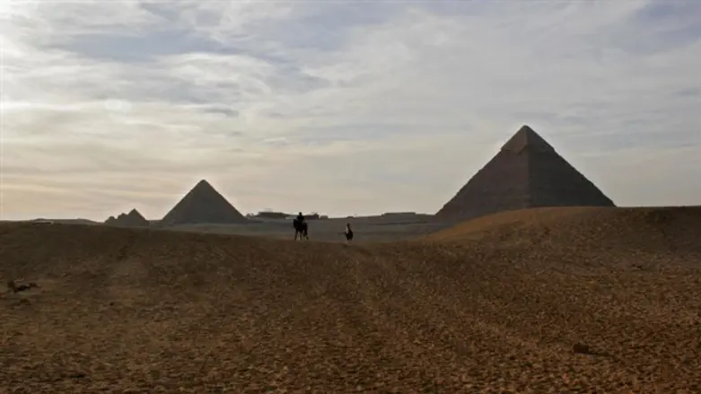 הפרמידות במצרים. ארכיון