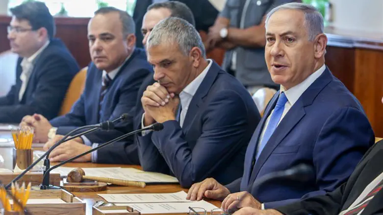Binyamin Netanyahu at weekly Cabinet meeting (file)