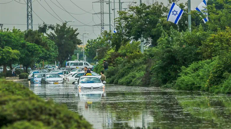 Flooding in Israeli streets (illustrative)