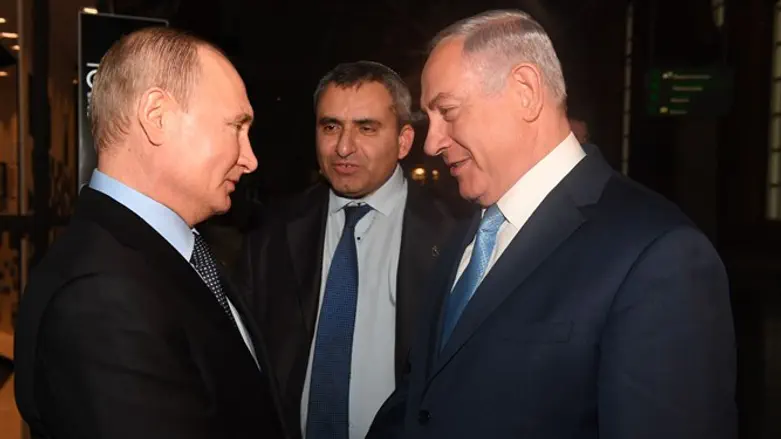 Путин и Нетаньяху. Элькин на заднем плане