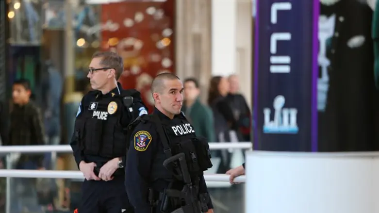 Police officers on patrol at Mall of America, MN