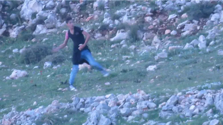 Rock attack in Givat Ronen