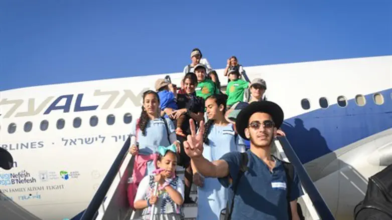 North American olim arrive in Israel
