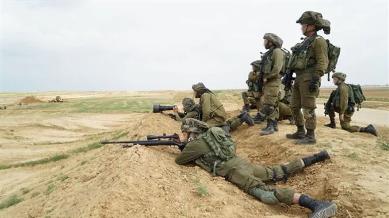 IDF soldiers on the Gaza border