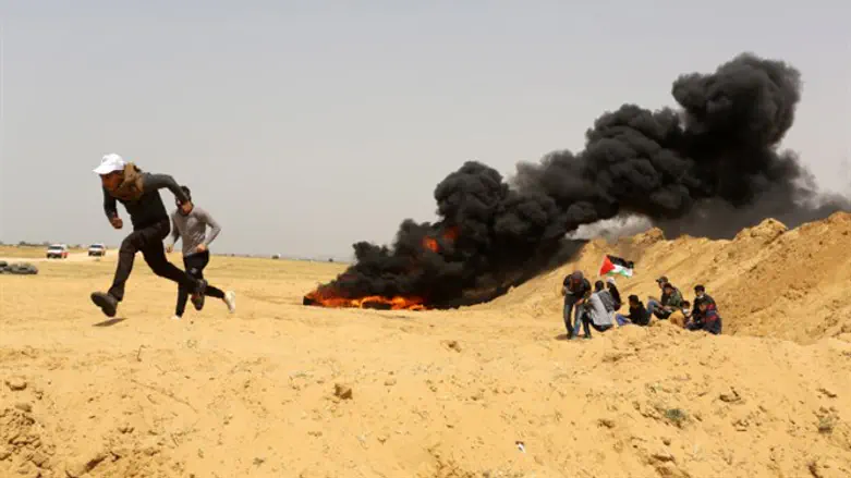 Rioters on Gaza border