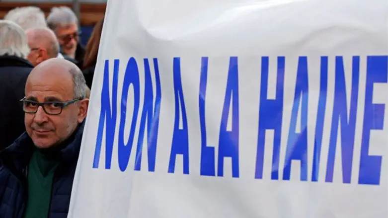 "לא לשנאה": הפגנה בצרפת