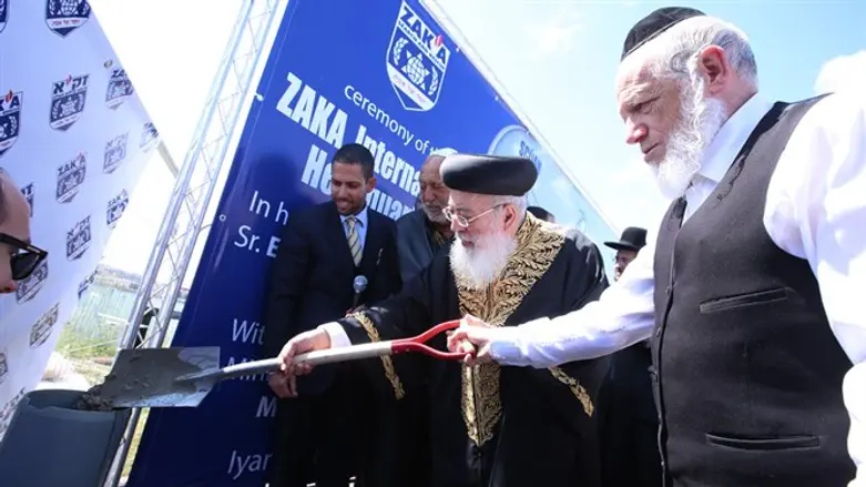 Rabbi Amar helps lay the cornerstone for ZAKA's new headquarters
