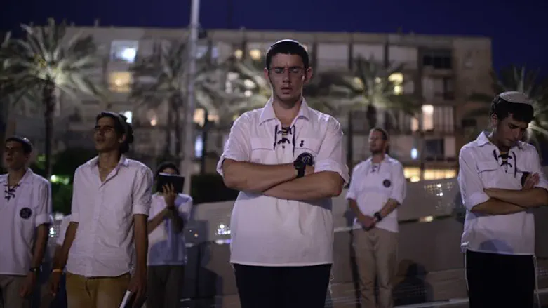 Bnei Akiva youth at prayer