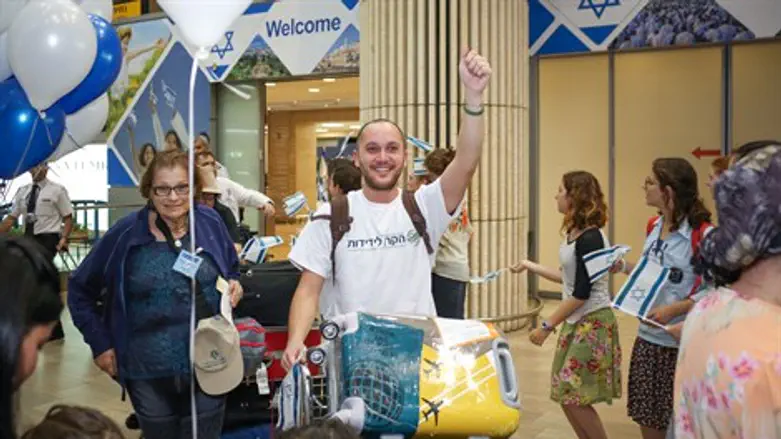 New olim arrive in Israel