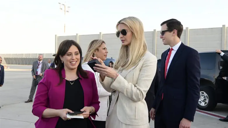 Hotovely gives the earrings to Ivanka Trump