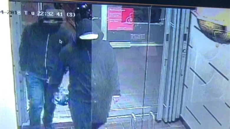 Two men set off bomb in restaurant in Canada