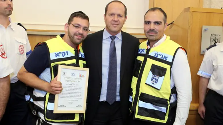 Yechiel Oering, Mayor Nir Barkat, Nissim Peretz