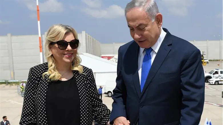 Биньямин Нетаньяху и его супруга перед отъездом в Германию