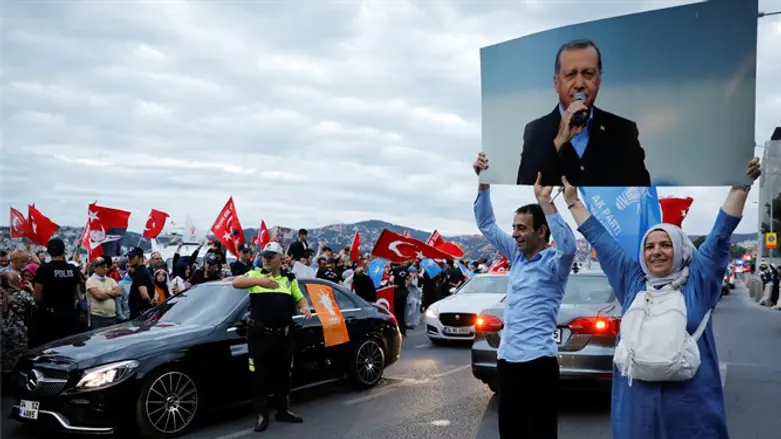 קשה לדעת האם הבחירות היו באמת הוגנות. חגיגות הניצחון בטורקיה