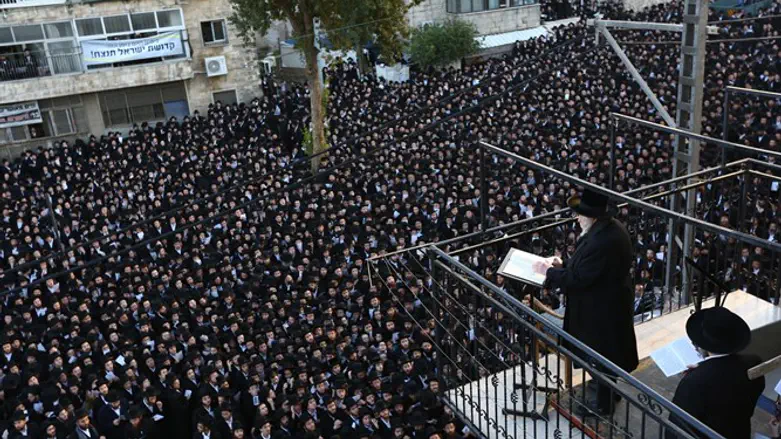 Jerusalem protest over Ben Hamu and lawsuit over Ashkenazi synagogue in Arad