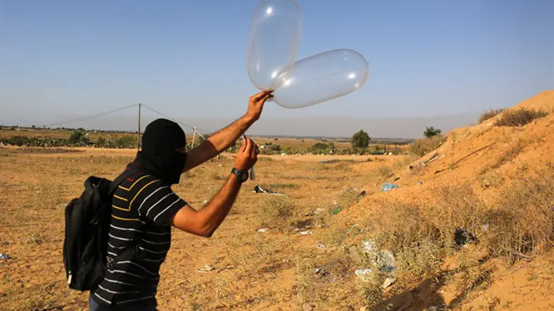 Террорист запускает воздушный шар